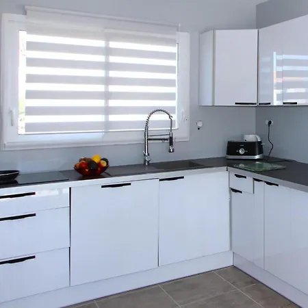 Holiday home 3 Bedroom Beautiful In Salavas
