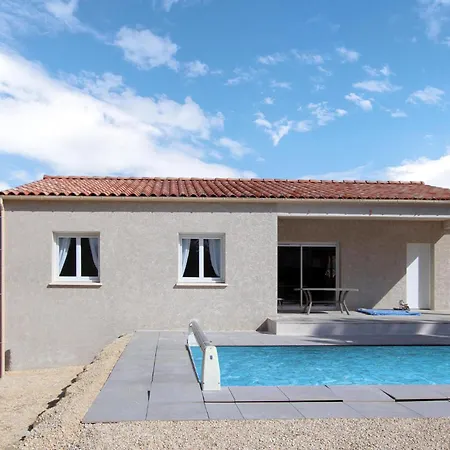 3 Bedroom Beautiful In Holiday home Salavas